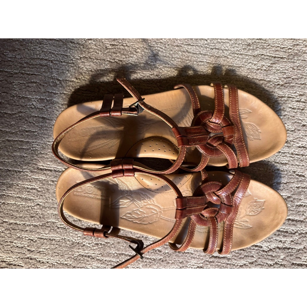 Born Women’s Sandals Size 9